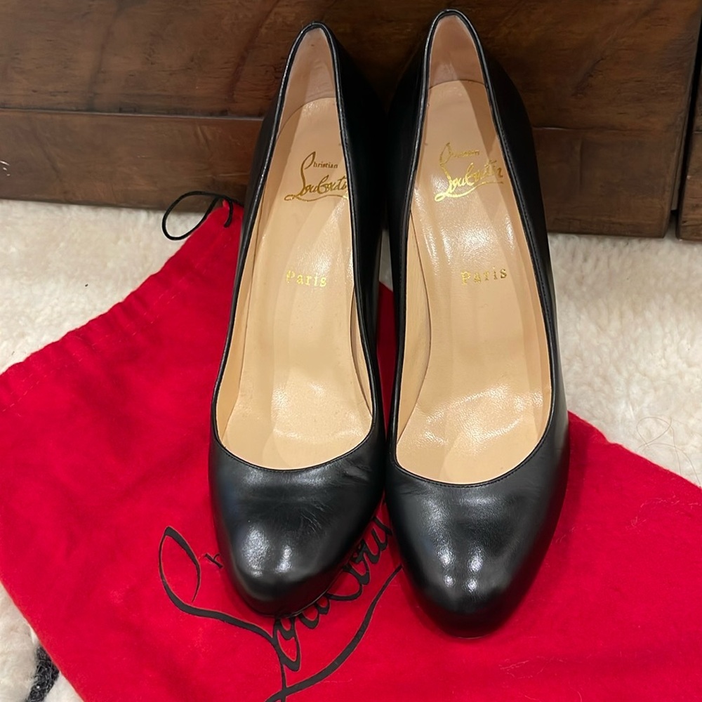 Christian Louboutin Black Leather Classic Pumps – Size 39 – Authentic